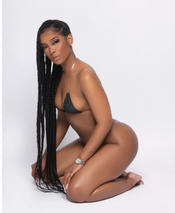 Мои нежные руки и опытные губы сделают твой вечер незабываемым. У меня ты найдешь не только красоту и страсть, но и искреннюю преданность, потому что я знаю, как сделать мужчину счастливым. У меня есть все, чтобы утолить твои самые сокровенные желания. Фантазии не ограничены, ты можешь рассказать мне свои мечты и я с удовольствием воплотю их в жизнь. Доверься мне и ты не пожалеешь, мой дорогой! Узнай обо мне больше и посмотри мои фото на моей личной страничке. Жду тебя в Москве, чтобы подарить тебе незабываемые моменты страсти. 💋🔥 8245, 22 года